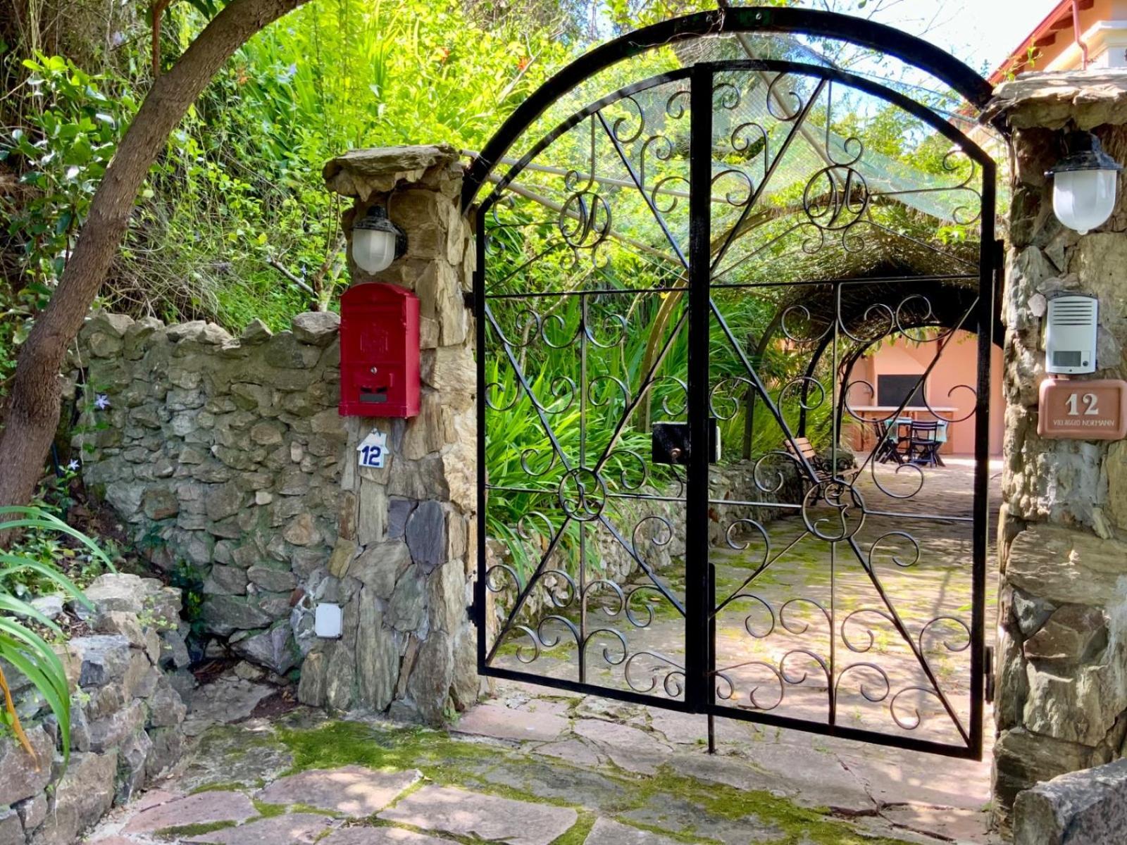 Aragonite Azzurra Casa Vacanza Гоннеза Экстерьер фото